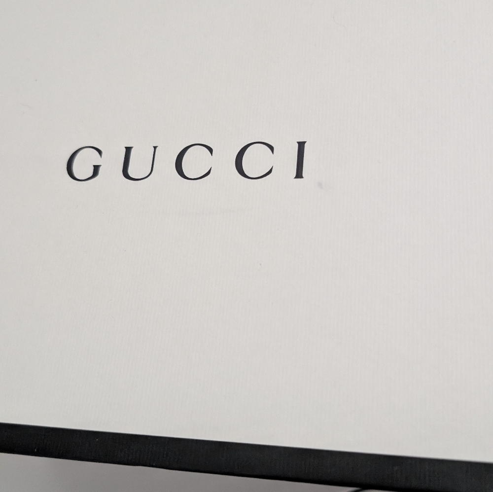 Gucci Magnetic Closure Box 15.5x10x7 Inches - Picture 5 of 7